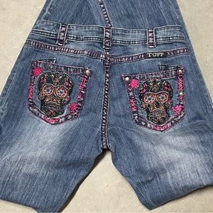 Cowgirl Tuff bootcut jeans with sugar skull pockets. Women’s size 29, 33 inseam.